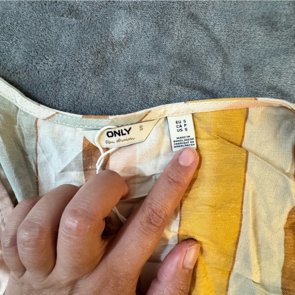 ONLY Striped Crop Top in Earthy Hues

#1262 - Picture 5 of 7